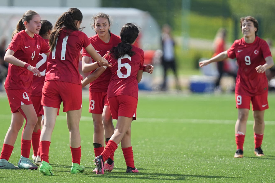 U16 Kız Milli Takımı'ndan farklı galibiyet