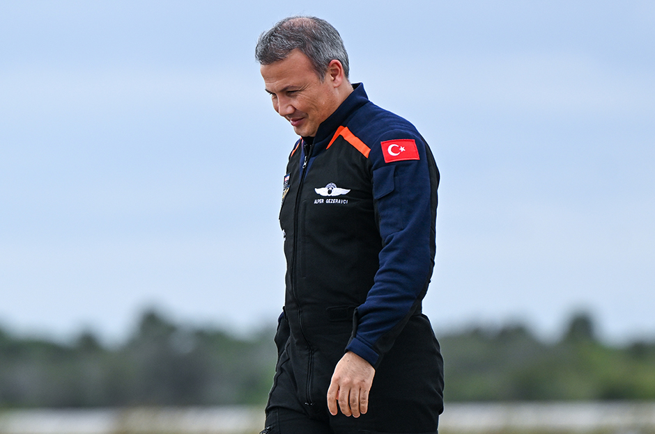 Spor kulüplerinden Alper Gezeravcı paylaşımları