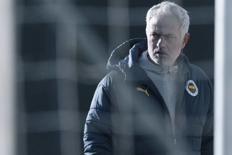 Mourinho'nun istediği oldu: Fenerbahçe'de Anderlecht maçı için karar - 4 Mourinho'nun istediği oldu: Fenerbahçe'de Anderlecht maçı için karar - 4