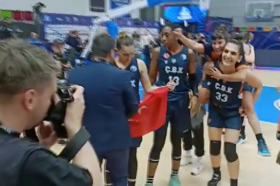 Türk Bayrağı'na çirkin müdahaleyle ilgili özür ve açıklama