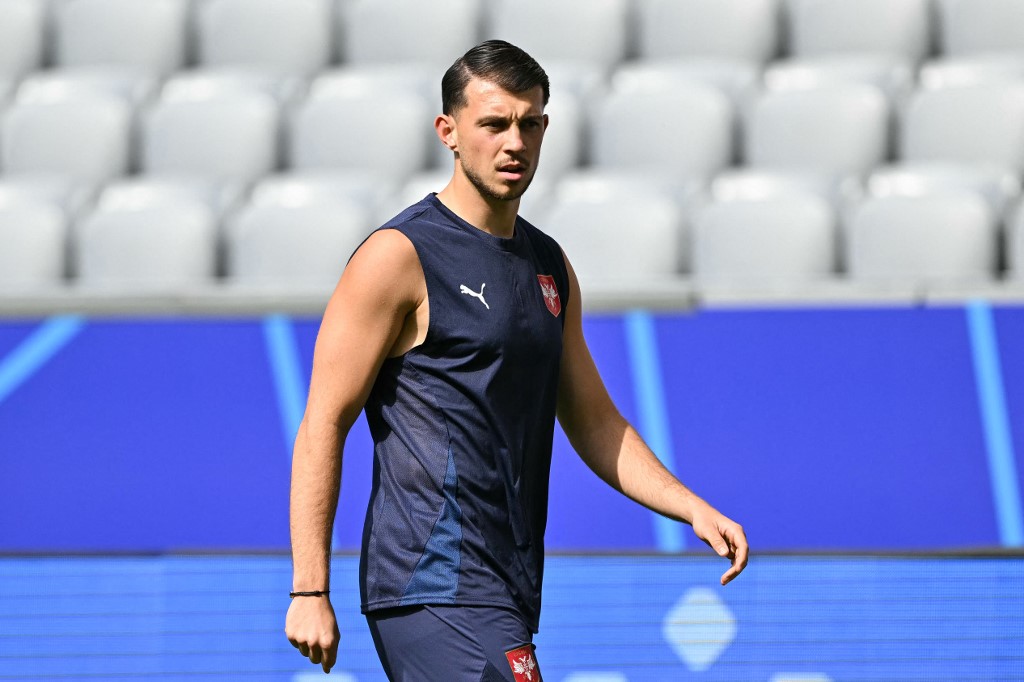 Lazar Samardzic kimdir, kaç yaşında? Fenerbahçe’nin transfer gündemindeki Lazar Samardzic hangi takımlarda oynadı?