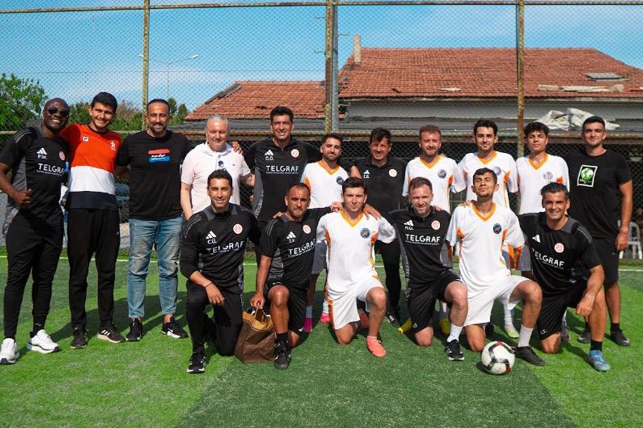 Emre Belözoğlu'ndan büyük sürpriz