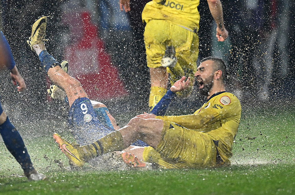 "Rakibi değil her şeyi yendiler" | Spor yazarları Fenerbahçe için ne dedi?