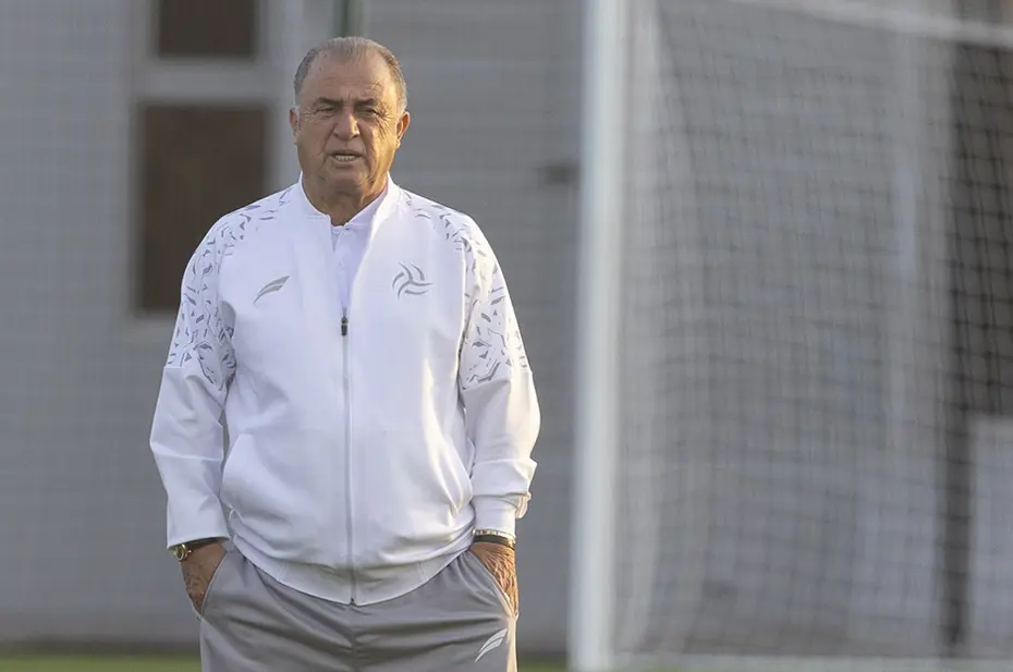 Futbolcular istedi, Fatih Terim veto etti: "Yarın idman var" - 6 Futbolcular istedi, Fatih Terim veto etti: "Yarın idman var" - 6