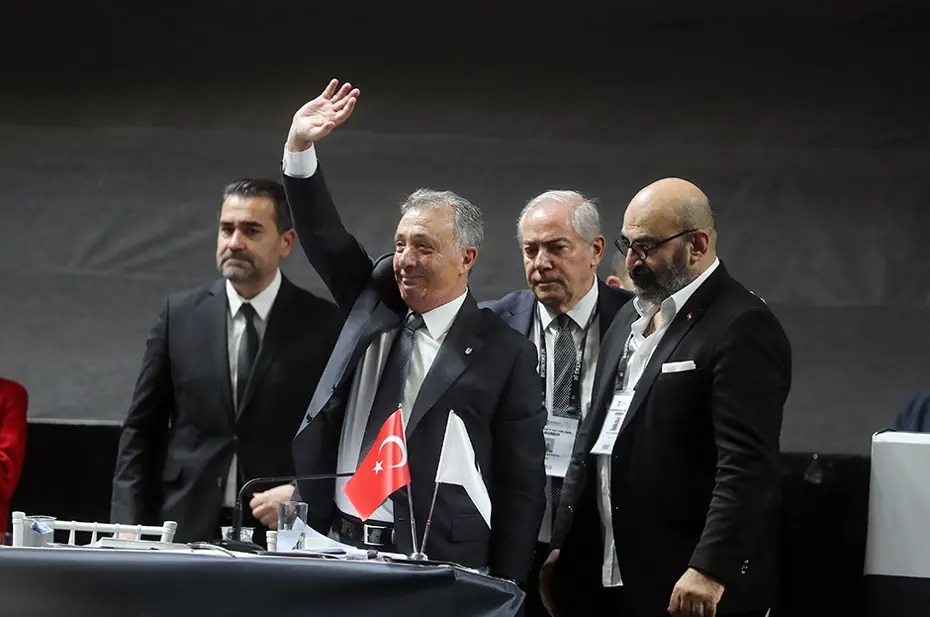 Ahmet Nur Çebi sessizliğini bozdu ve eski başkana seslendi: "Beşiktaş'tan uzak dur" - 2 Ahmet Nur Çebi sessizliğini bozdu ve eski başkana seslendi: "Beşiktaş'tan uzak dur" - 2