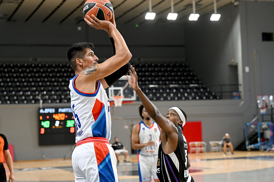 Anadolu Efes hazırlık maçında Partizan'ı mağlup etti