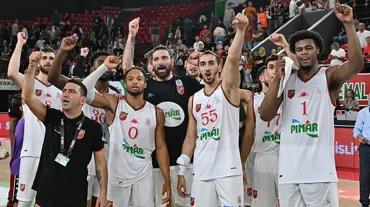 Vernon Carey Jr. ve David McCormack, Şampiyonlar Ligi'nde ayın takımında