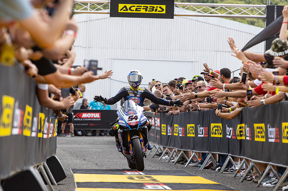 Toprak Razgatlıoğlu, Çekya'daki ilk yarışta ikinci oldu