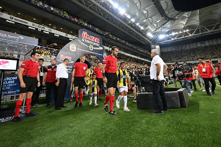 Trio ekibi Fenerbahçe - Adana Demirspor maçındaki kararları yorumladı: Kırmızı kart ve penaltı var mı? - 1 Trio ekibi Fenerbahçe - Adana Demirspor maçındaki kararları yorumladı: Kırmızı kart ve penaltı var mı? - 1