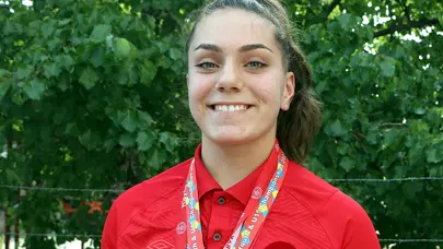 Milli halterci Yağmur, antrenman için 220 kilometre yol katediyor