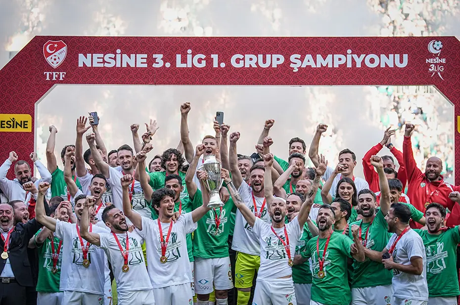 Bursaspor şampiyonluk kupasını 45 bin kişinin önünde aldı - 4