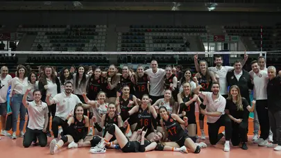 Voleybol genç kızlarda şampiyon Eczacıbaşı oldu