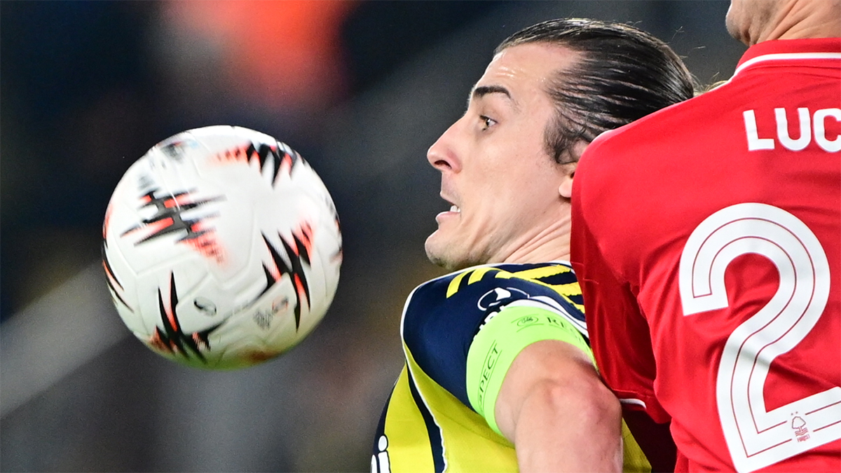 "Çağlar Söyüncü futbol oynamayı unutmuş gibi" | Spor yazarları, Fenerbahçe için ne dedi?