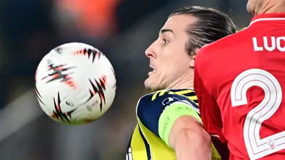 "Çağlar Söyüncü futbol oynamayı unutmuş gibi" | Spor yazarları, Fenerbahçe için ne dedi?