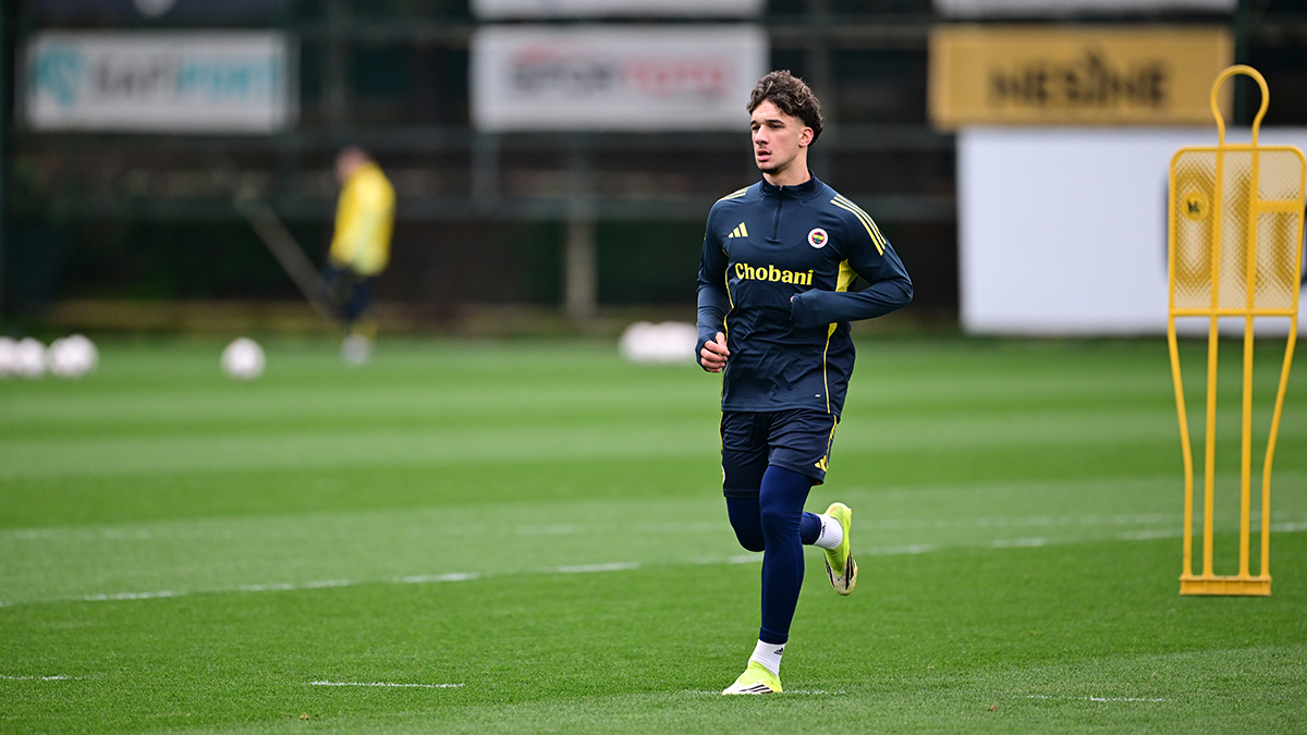 Fenerbahçe ve Çağrı Hakan Balta arasındaki profesyonel bağlantının, ailesinin muvaffakiyle antremanlara çıkması şeklinde olduğu aktarıldı.