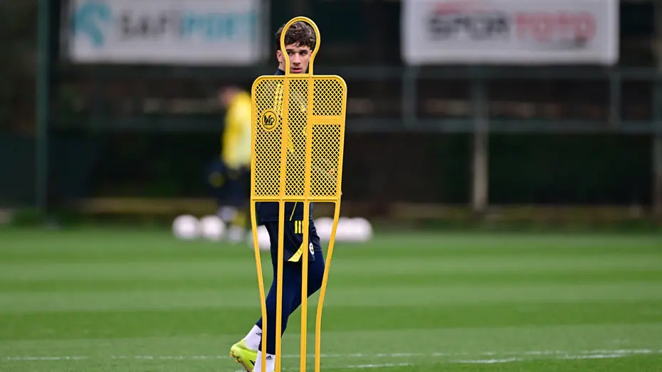Fenerbahçe'nin yeni transferi ilk idmanına çıktı - 4