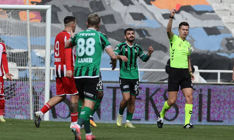 12 maçta 4. kez kırmızı kart gören Caner Erkin'e büyük tepki: "Bravo, assolist!" - 2