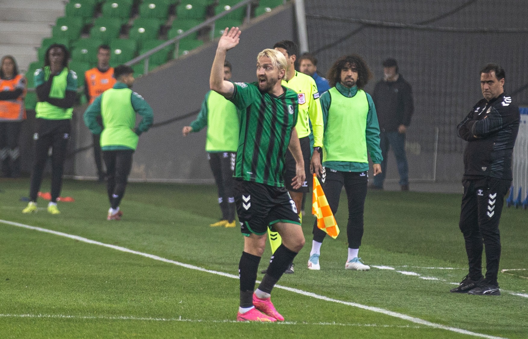 Az önce yaşandı, Caner Erkin sahada çılgına döndü: Toplam 11 maç ceza, yine aynı senaryo