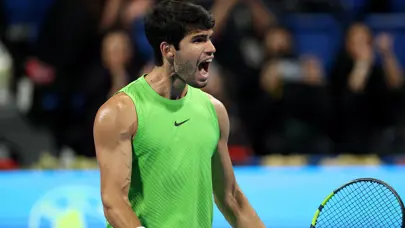 Carlos Alcaraz'ın galibiyet serisi devam ediyor: Set vermeden finalde