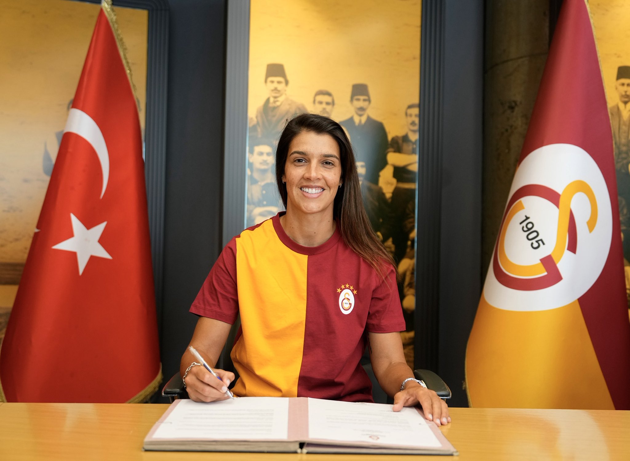 Galatasaray'da savunmaya tecrübeli stoper