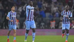 Trabzonspor'da Onuachu şoku! Golünü attı, sakatlandı Trabzonspor'da Onuachu şoku! Golünü attı, sakatlandı