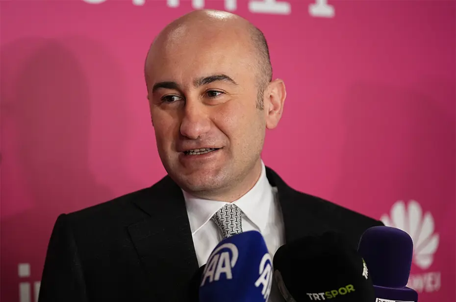 Hüseyin Yücel bitme aşamasındaki transferi açıkladı ve canlı yayında taahhüt verdi - 5