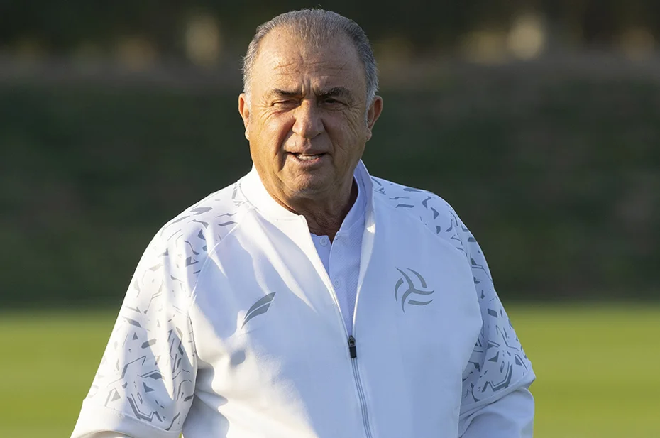 Futbolcular istedi, Fatih Terim veto etti: "Yarın idman var" - 1 Futbolcular istedi, Fatih Terim veto etti: "Yarın idman var" - 1