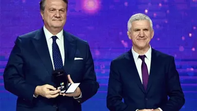 Hasan Arat'a Polonya'dan anlamlı ödül