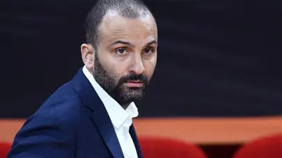 4 maçta 4 mağlubiyet alan T.J. Parker ile yollar ayrıldı