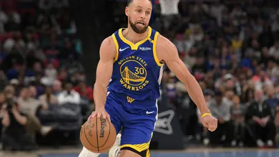 Stephen Curry 52 sayıyla yıldızlaştı Stephen Curry 52 sayıyla yıldızlaştı
