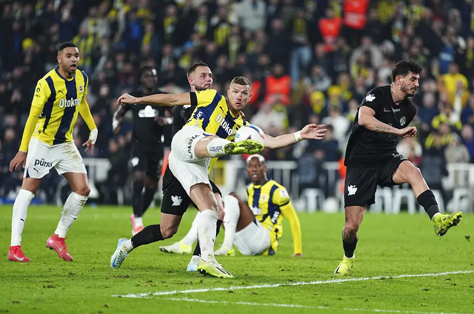 Trio ekibi noktayı koydu: 2 kırmızı kart ve penaltı kararı doğru mu? - 2 Trio ekibi noktayı koydu: 2 kırmızı kart ve penaltı kararı doğru mu? - 2