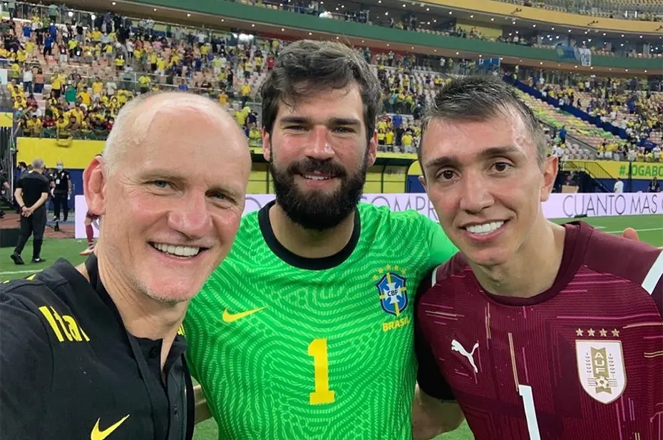 Galatasaray'dan Muslera'nın yerine dünyanın konuşacağı isim: Birlikte fotoğraf bile çekildiler - 5 Galatasaray'dan Muslera'nın yerine dünyanın konuşacağı isim: Birlikte fotoğraf bile çekildiler - 5