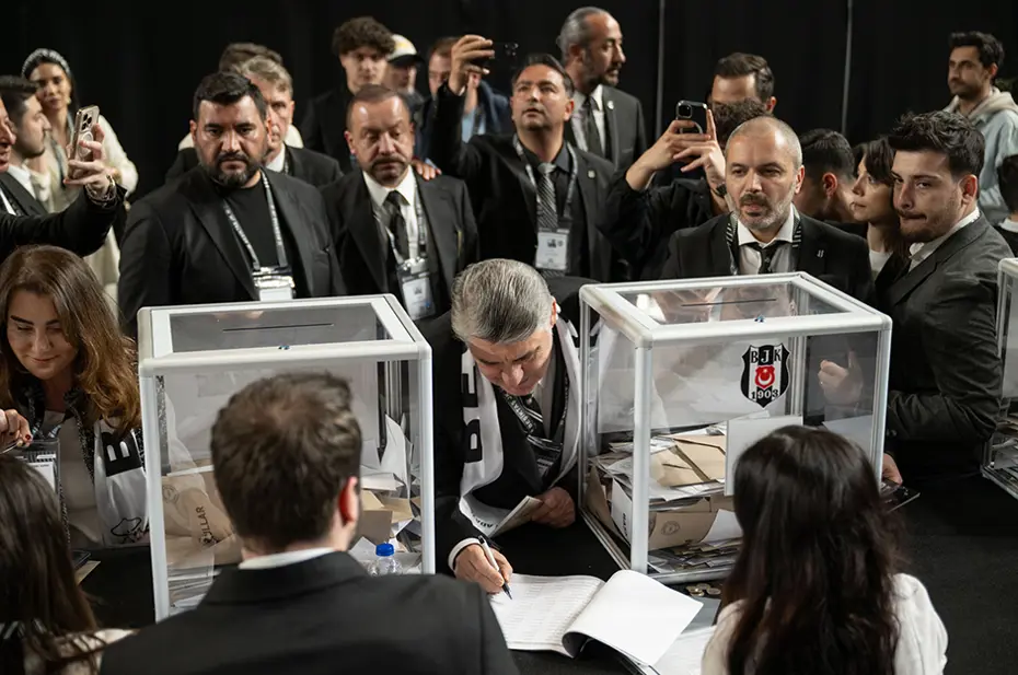 Beşiktaş'ta Serdal Adalı yeniden başkanlığa seçildi - 3