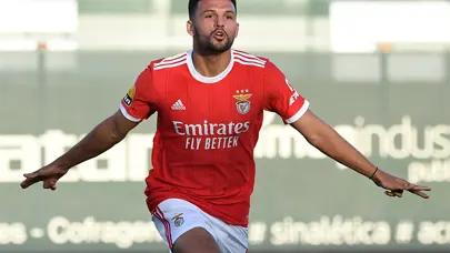 Kulüp rekoru kırılabilir: Benfica'nın yıldızı Manchester United'ın radarında