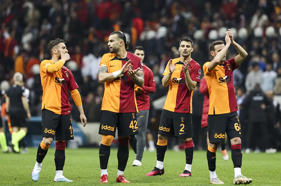 Galatasaray'da sezon sonu 5 ayrılık; birisi kulübeye - 3 Galatasaray'da sezon sonu 5 ayrılık; birisi kulübeye - 3