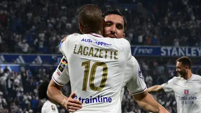 Rayan Cherki, maç sonu ağlayarak transfer kararını açıkladı Rayan Cherki, maç sonu ağlayarak transfer kararını açıkladı