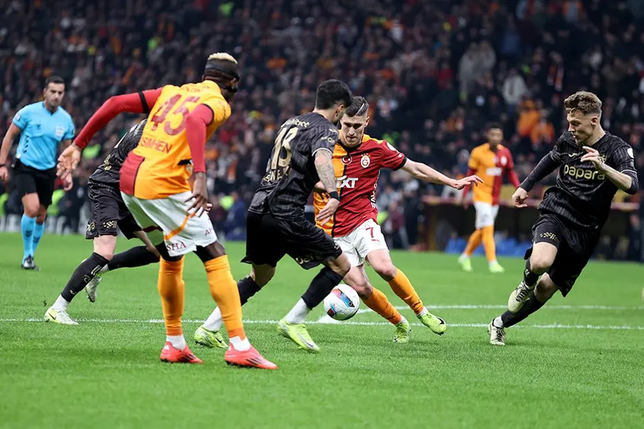 Süper Lig'de dev maç | Trabzonspor-Galatasaray maçı ne zaman, saat kaçta, hangi kanalda? (İlk 11'ler) - 2