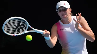 Jannik Sinner ve Iga Swiatek, Avustralya Açık'ta 2. turda