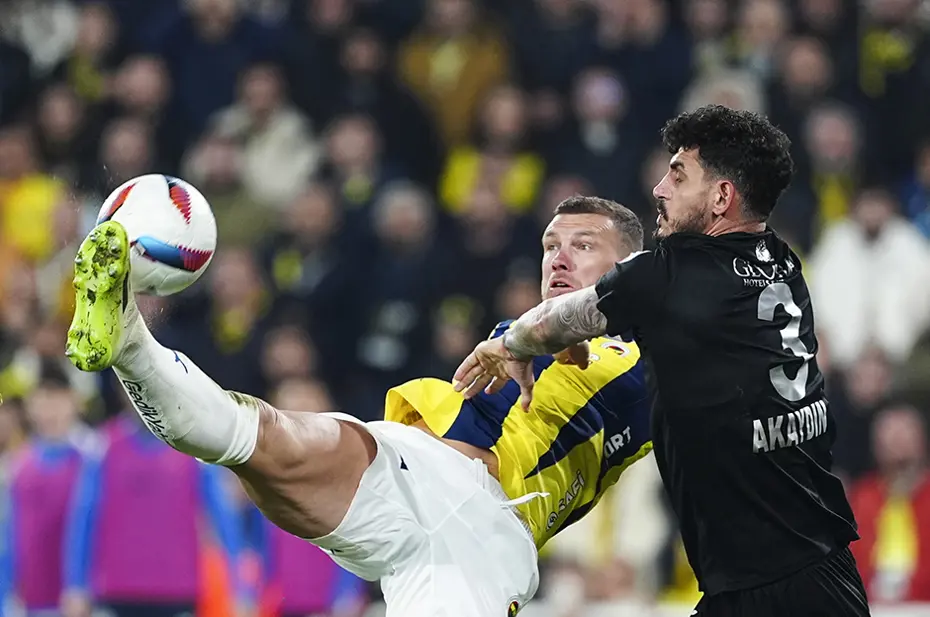 Trio ekibi noktayı koydu: 2 kırmızı kart ve penaltı kararı doğru mu? - 5 Trio ekibi noktayı koydu: 2 kırmızı kart ve penaltı kararı doğru mu? - 5