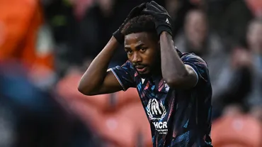 Galatasaray forması giyen Emmanuel Dennis, Başakşehir için geliyor