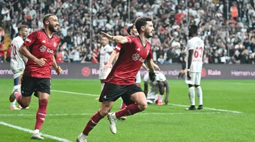 Salih Uçan'dan kariyerinde ilk