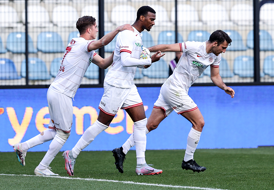 Antalyaspor'da Alfons Groenendijk: "3 kez geriye düşüp döndükleri için mutluyum"