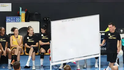 VakıfBank, sezonun ilk tam kadro antrenmanını yaptı