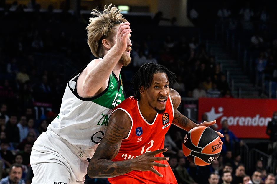 Anadolu Efes zorlansa da uzatmada kazandı