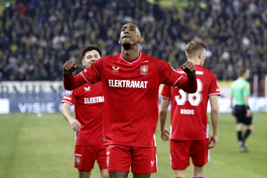 "Fenerbahçe'den Medina'ya 11 milyon dolar" | Transfer Hattı (22 Ağustos 2024) - 8 "Fenerbahçe'den Medina'ya 11 milyon dolar" | Transfer Hattı (22 Ağustos 2024) - 8