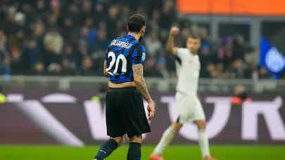 Antonio Conte'den Hakan Çalhanoğlu'nun kaçırdığı penaltı için sert tepki: "Şaka mı yapıyorsun?"