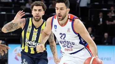 Anadolu Efes, Fenerbahçe Beko'yu yenip seride 2-1 öne geçti