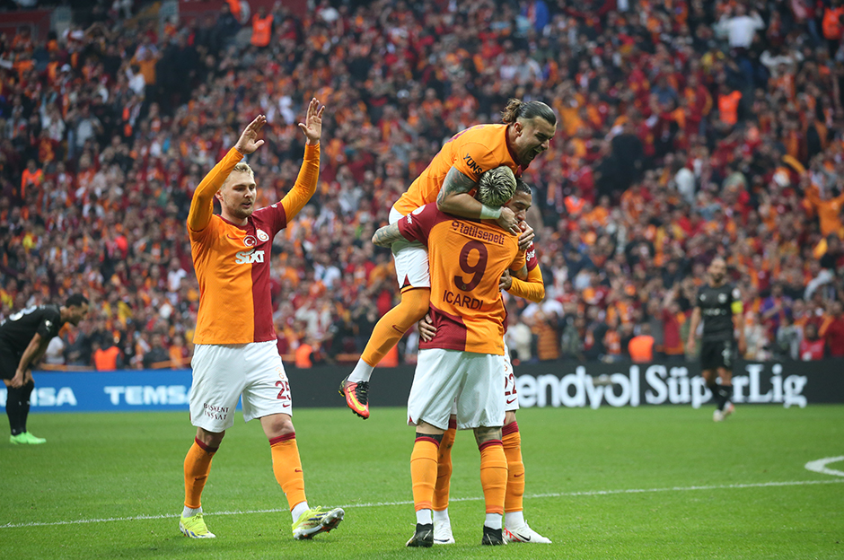 Galatasaray 71 gün sonra iç sahada