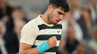 Carlos Alcaraz zorlanmadan finale yükseldi