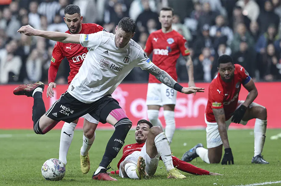 "Mert maçı kurtardı" - Spor yazarları Beşiktaş için ne dedi? - 3 "Mert maçı kurtardı" - Spor yazarları Beşiktaş için ne dedi? - 3